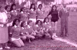 Na cidade de Araguarí, em Minas Gerais, surgiu no ano de 1958 a primeira seleção de futebol feminino do Brasil.